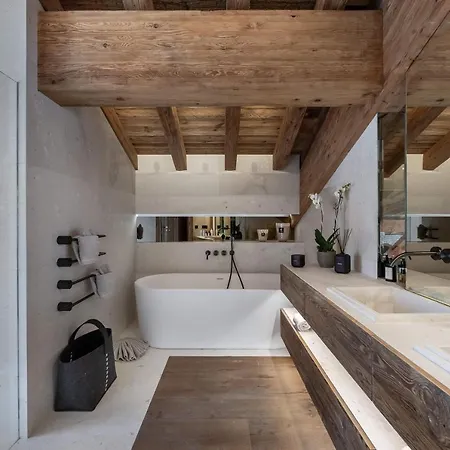 Courtland Apartment *